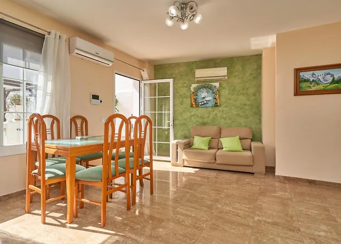 Vivienda Con Piscina *