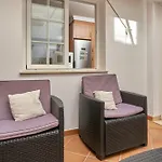 Vivienda Con Piscina *