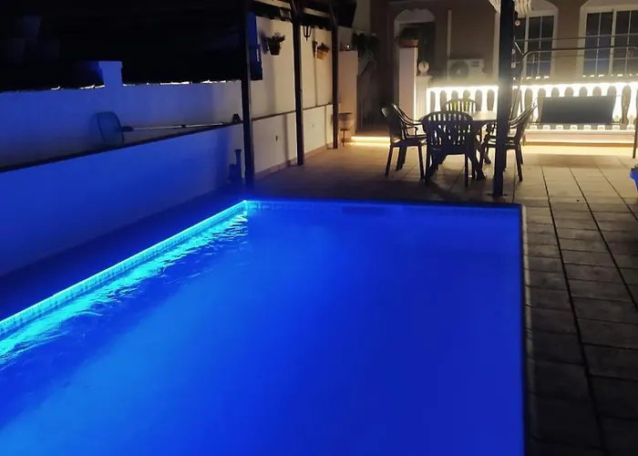 Vivienda Con Piscina * Nerja