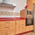 Vivienda Con Piscina *