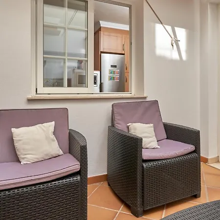 Vivienda Con Piscina *