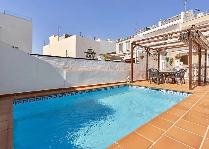 Vivienda Con Piscina *