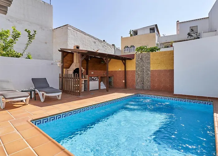 Vivienda Con Piscina * נרחה