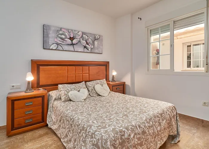 Vivienda Con Piscina *